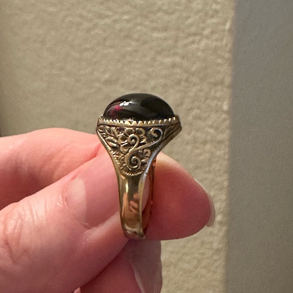 Vintage 9K Gold Garnet Cabochon Ring In Floral Setting Size 6.75 - Picture 6 of 16